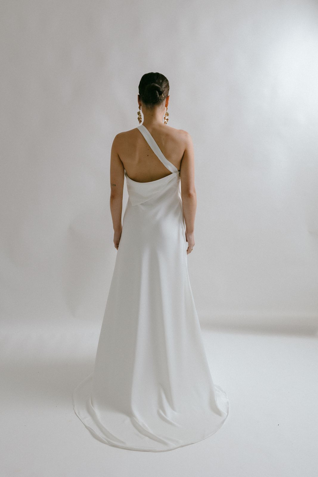Beatrice bespoke wedding gown by Sarah Stoute — photo 5