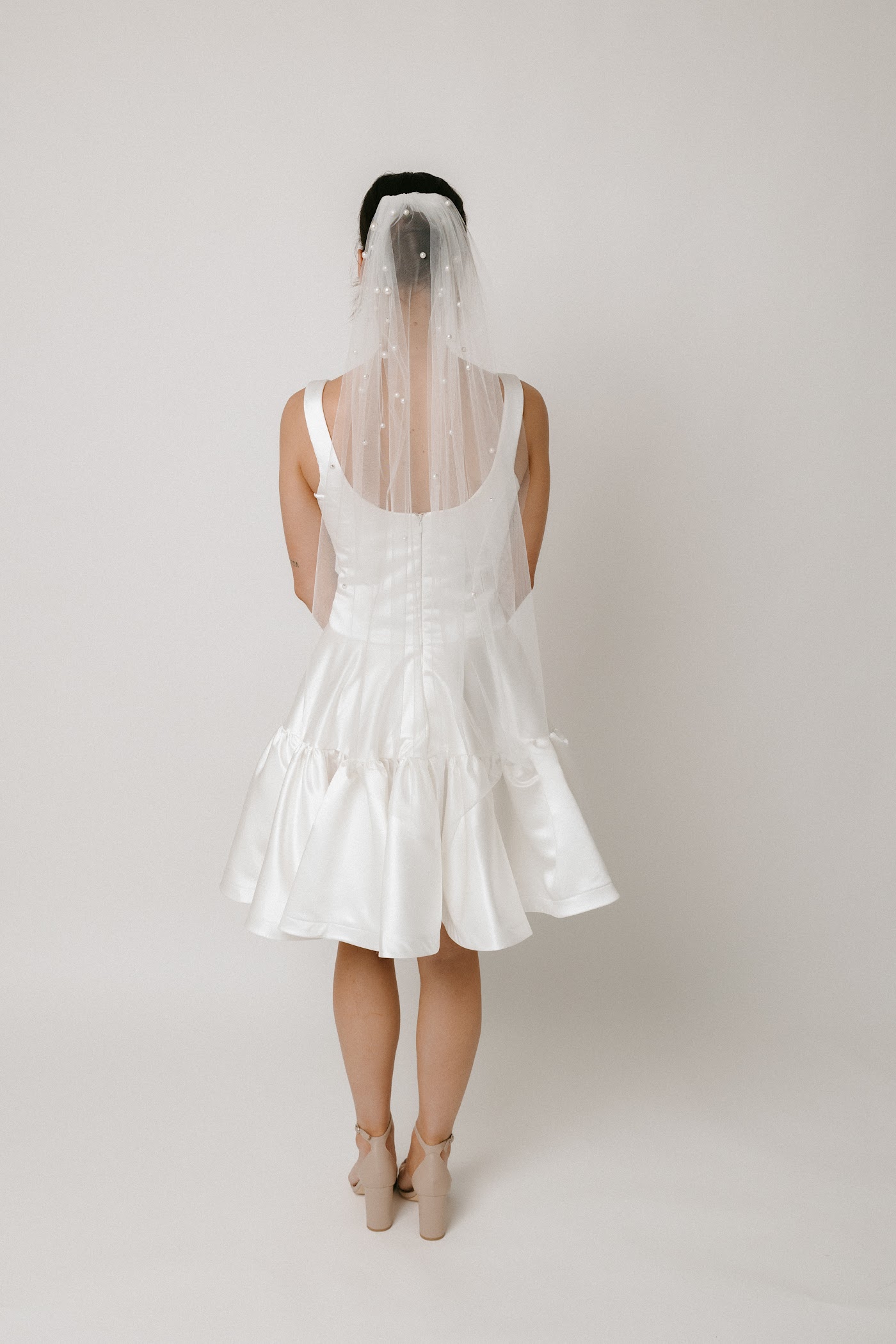 Multi-Sized Pearl Ombre Veil